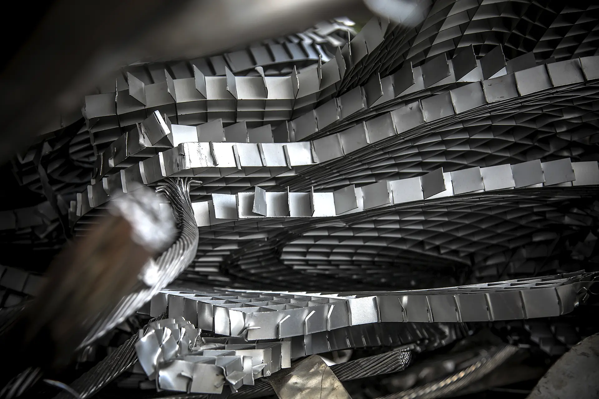 Schrotthandel Düsseldorf Ossenbühl Schrott Eisen Metall Detail 7300 323